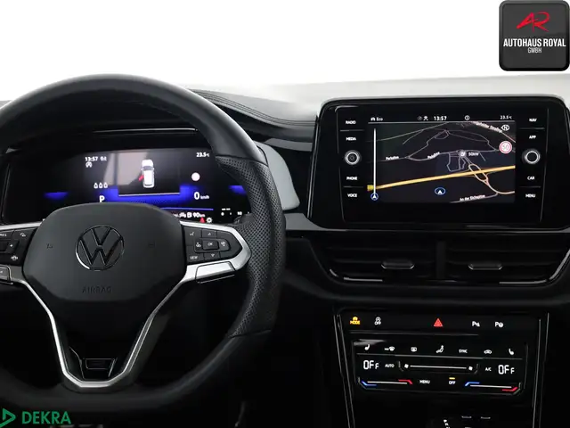 Volkswagen T-Roc view 10