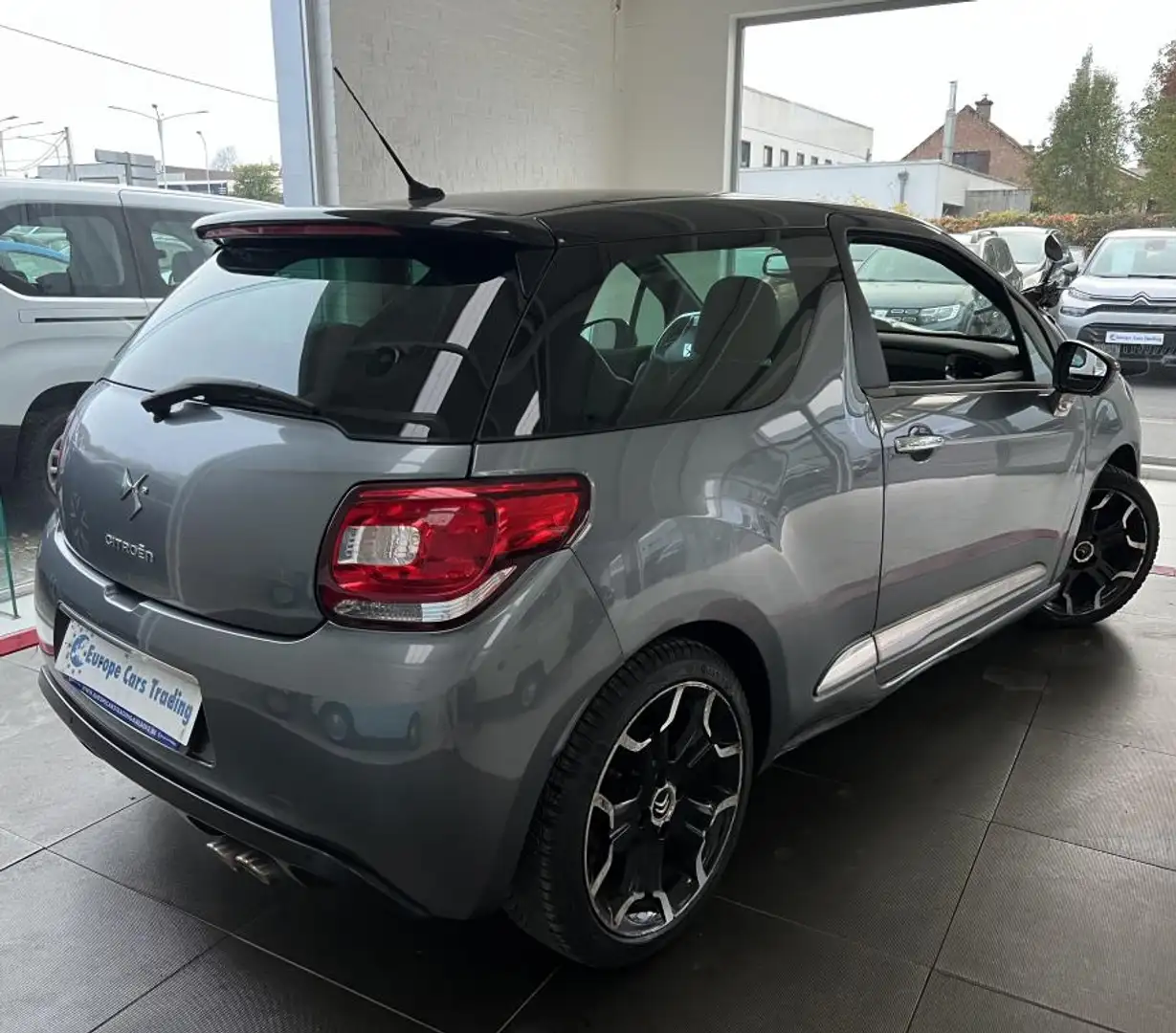 Citroen DS3 SPORT CHIC 1.6 E HDI 112 CH GPS CUIR GAR 12M Grijs - 2