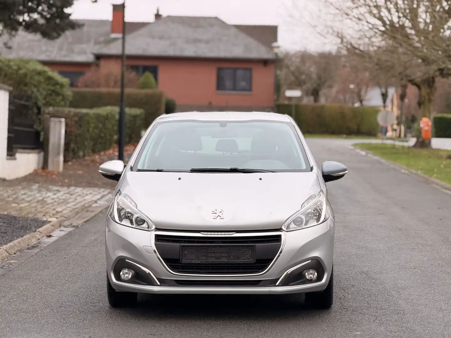 Peugeot 208 1.2i Allure À vendre : Peugeot 208 – Année 201 Gris - 2