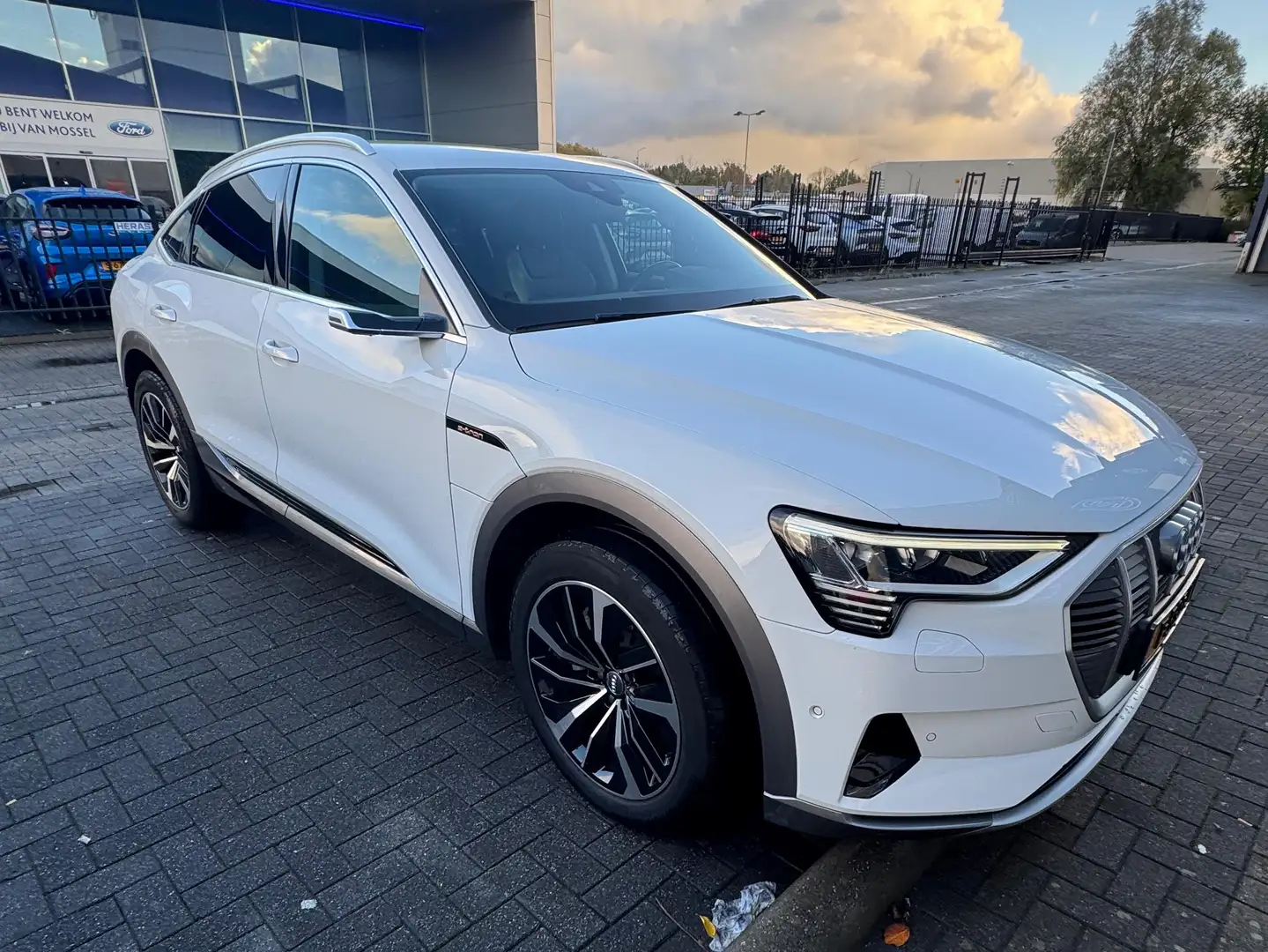Audi e-tron e-tron quattro S edition Білий - 1