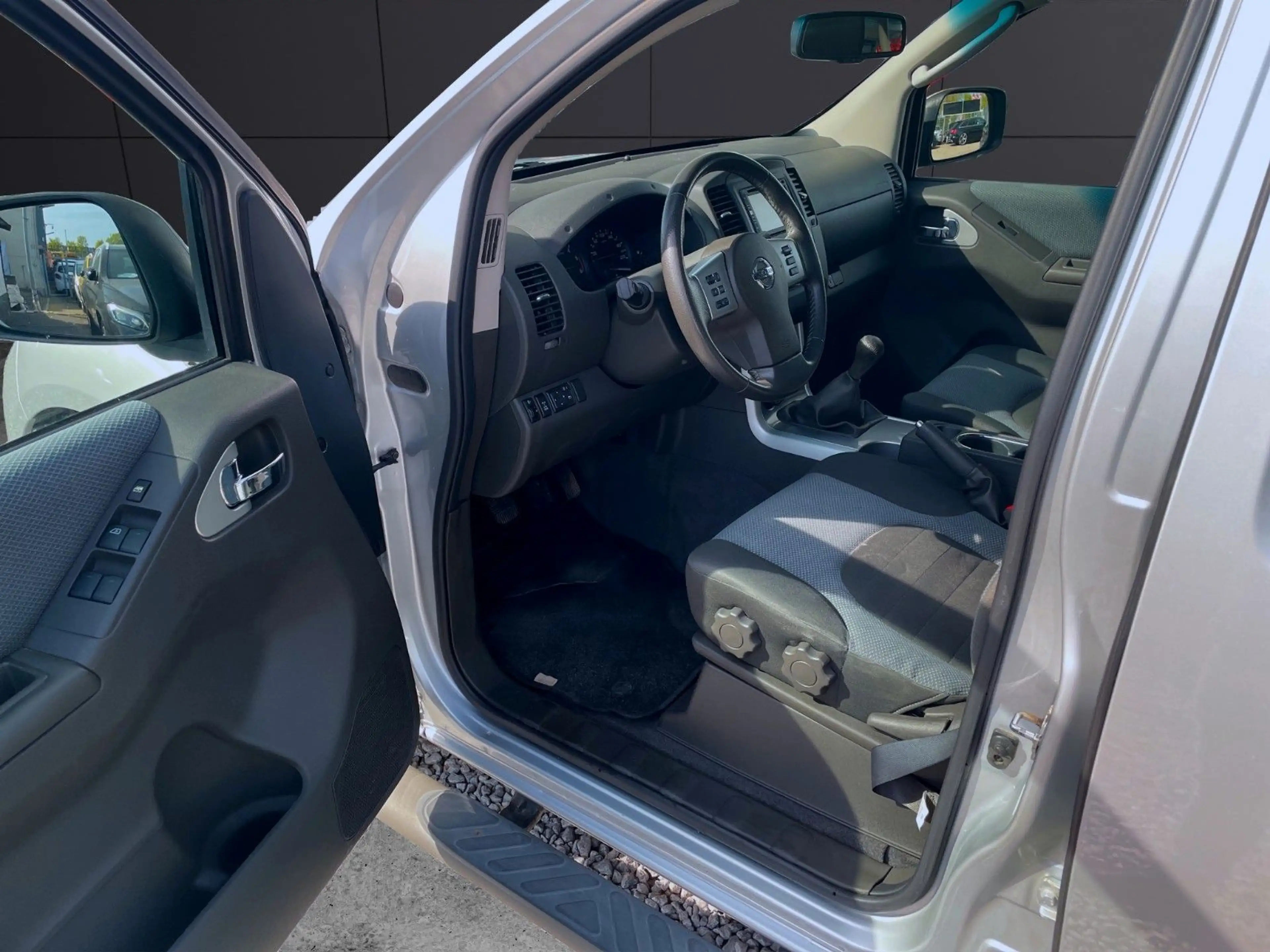 Nissan Navara 1.Hand~AHK~Kamera~SHZ~MFL~Schiebedach — photo 13