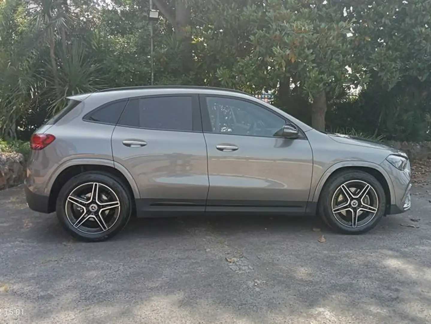 Mercedes-Benz GLA 200 d AMG Line ADVANCE PLUS + PACK Night  KM 0 Gris - 1