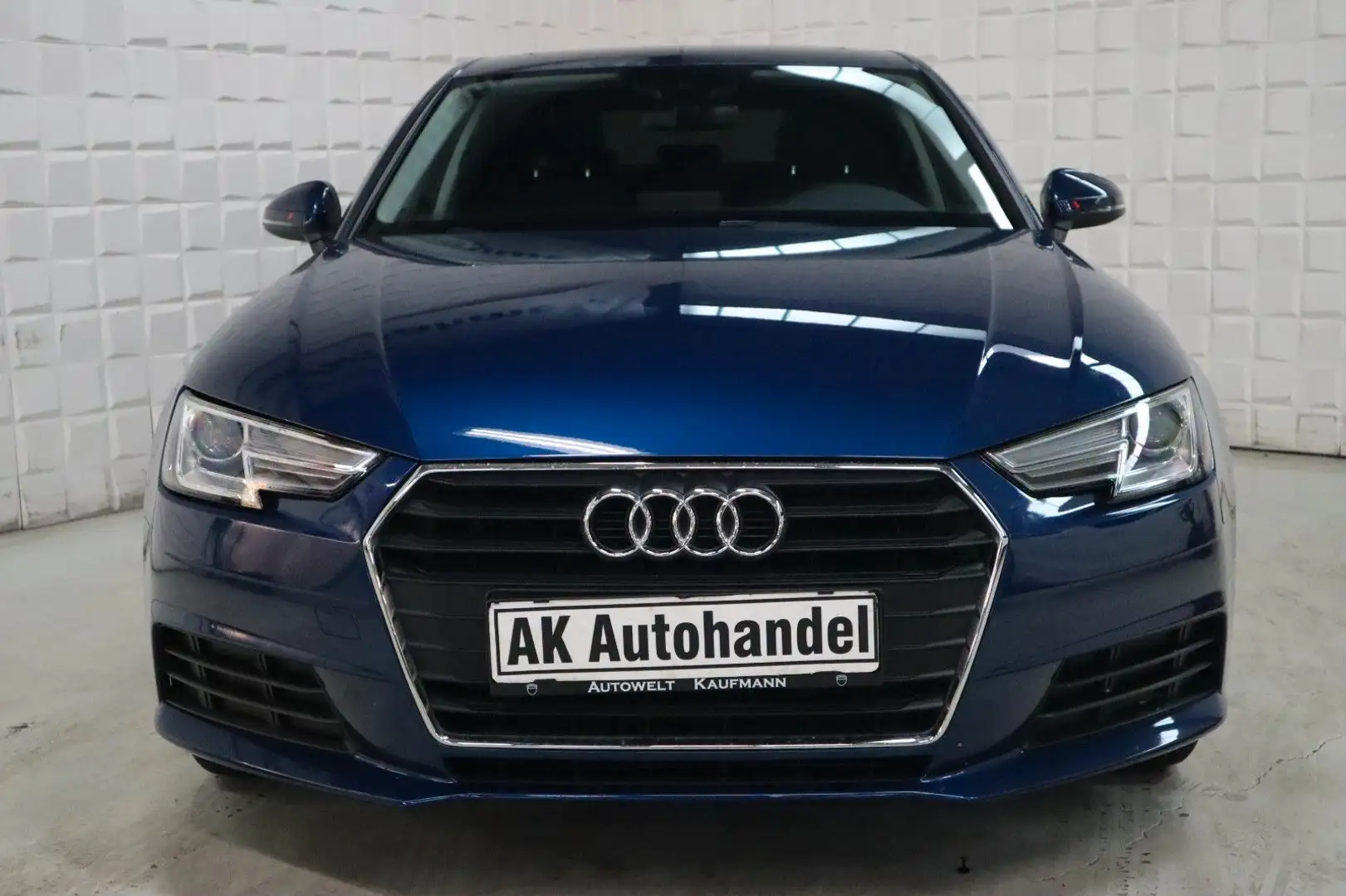 Audi A4 Attraction Xenon Navi Klima Temp. 8-fach Blauw - 2