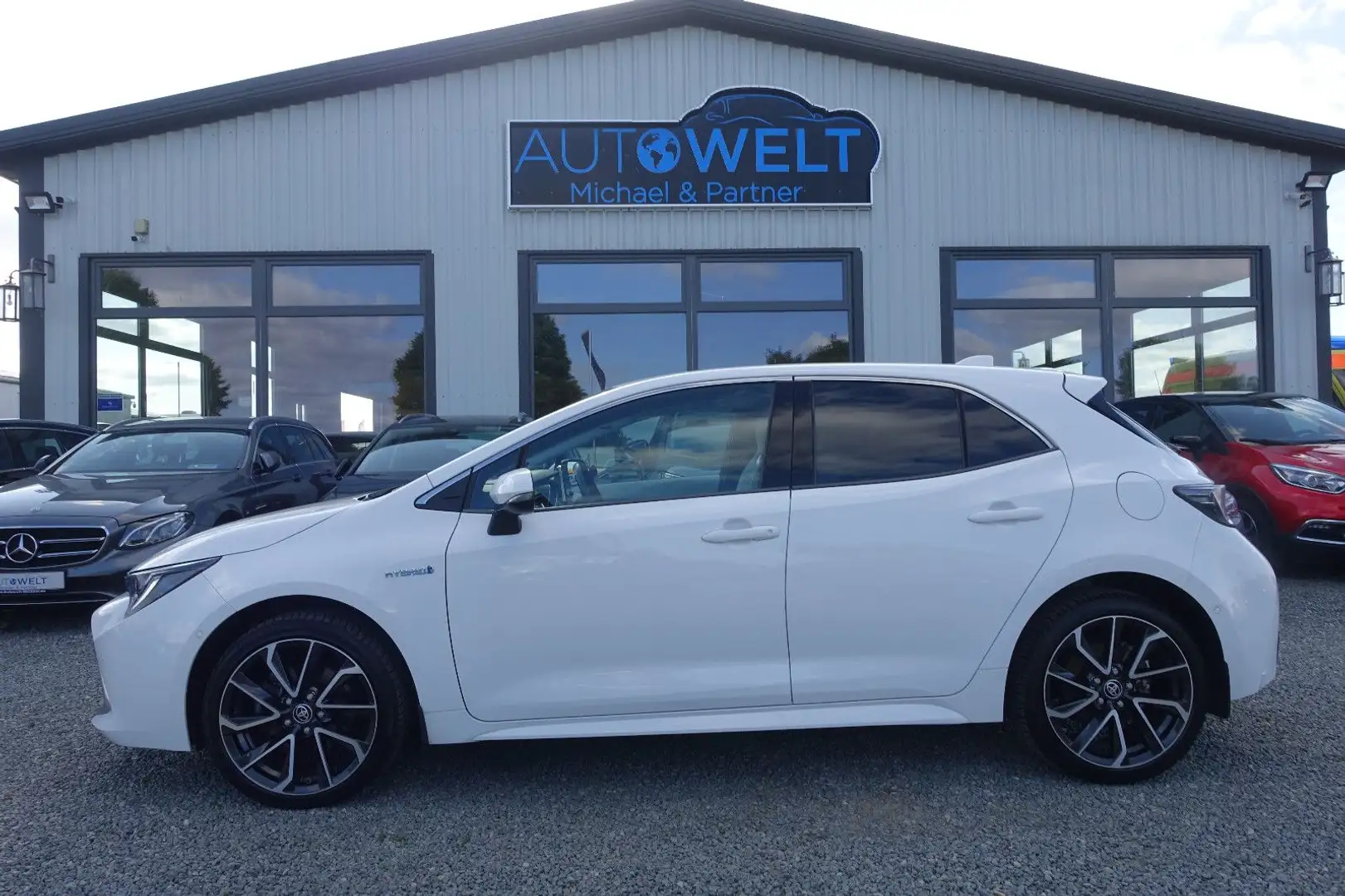 Toyota Corolla 2.0 Hybrid Aut.LED NAV KAM LEDER HEAD'UP Weiß - 1