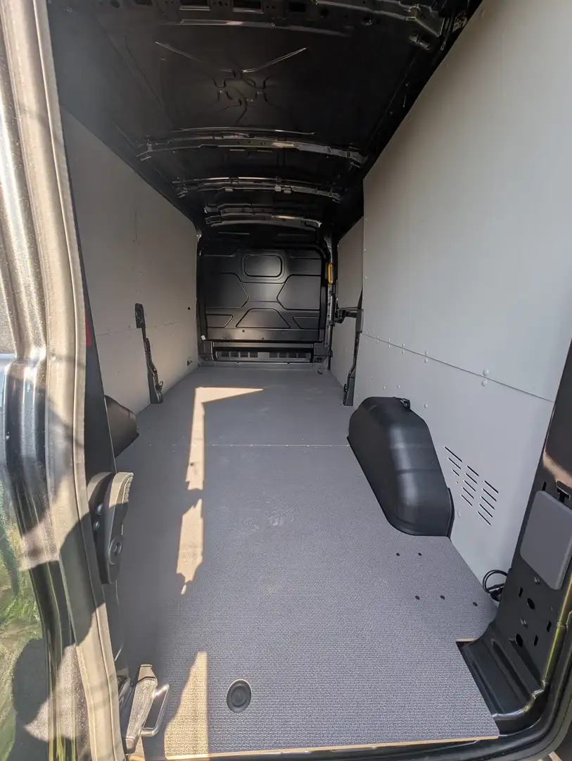 Ford Transit 2.0 TDCi L3H2 RWD Limited (EUVI) Noir - 2