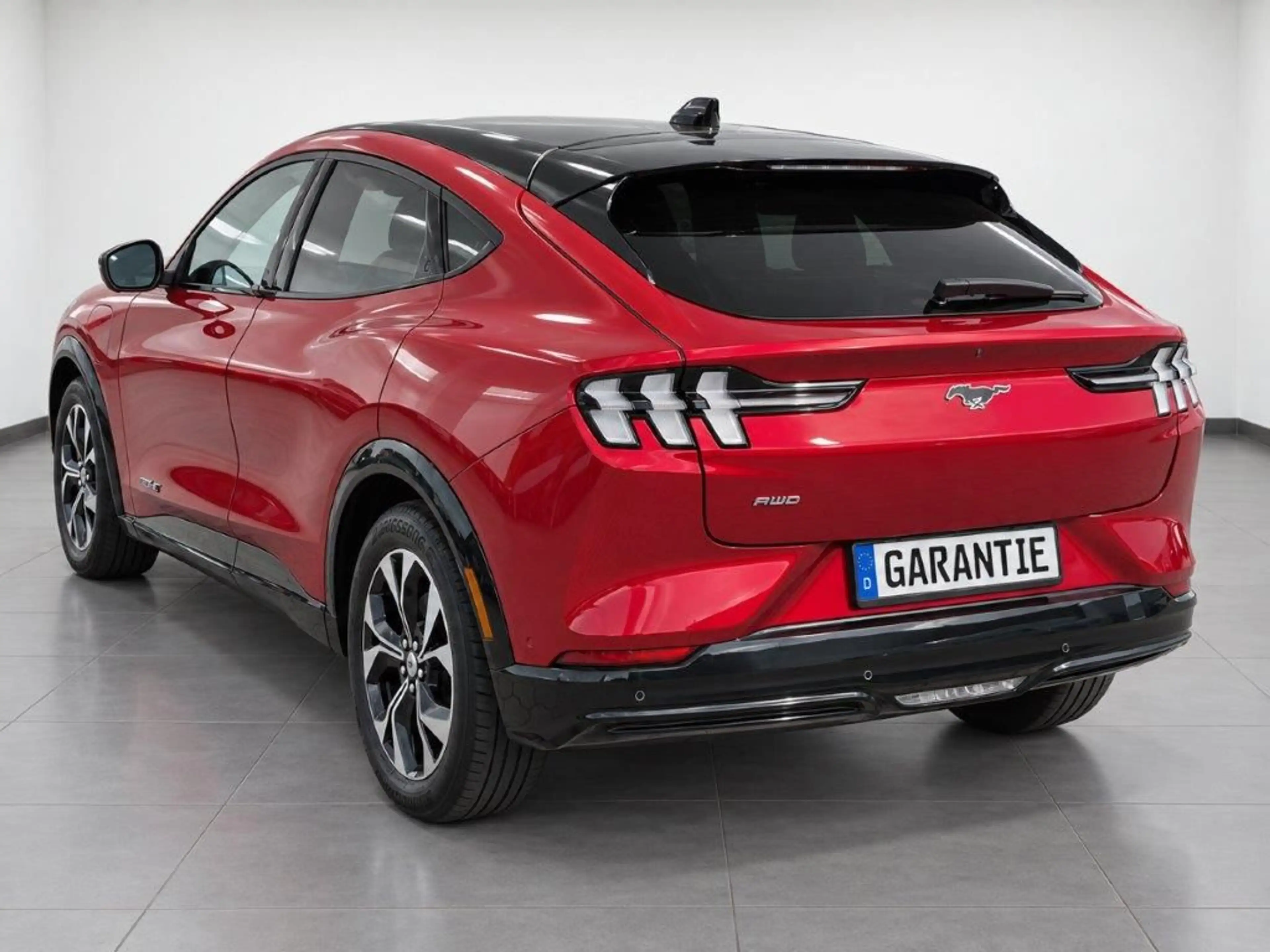 Ford Mustang Mach-E AWD — photo 3