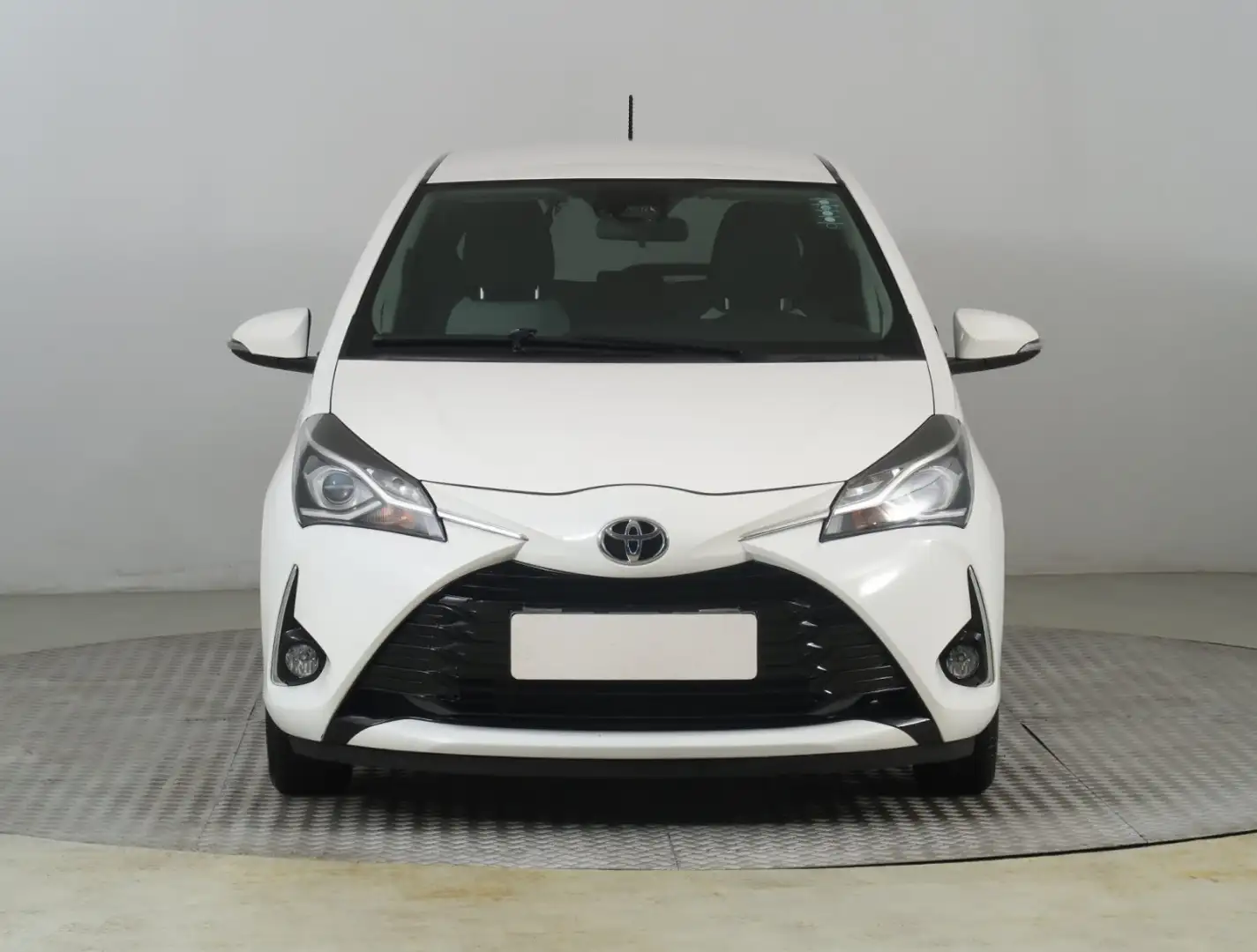 Toyota Yaris 1.5 Comfort Facelift Fernlichtass. Kam. Weiß - 2