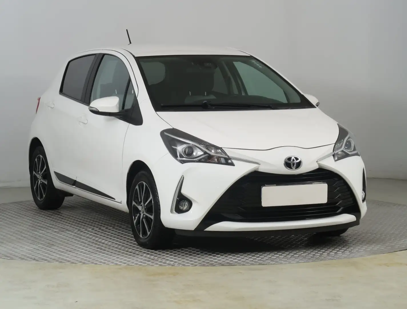 Toyota Yaris 1.5 Comfort Facelift Fernlichtass. Kam. Weiß - 1