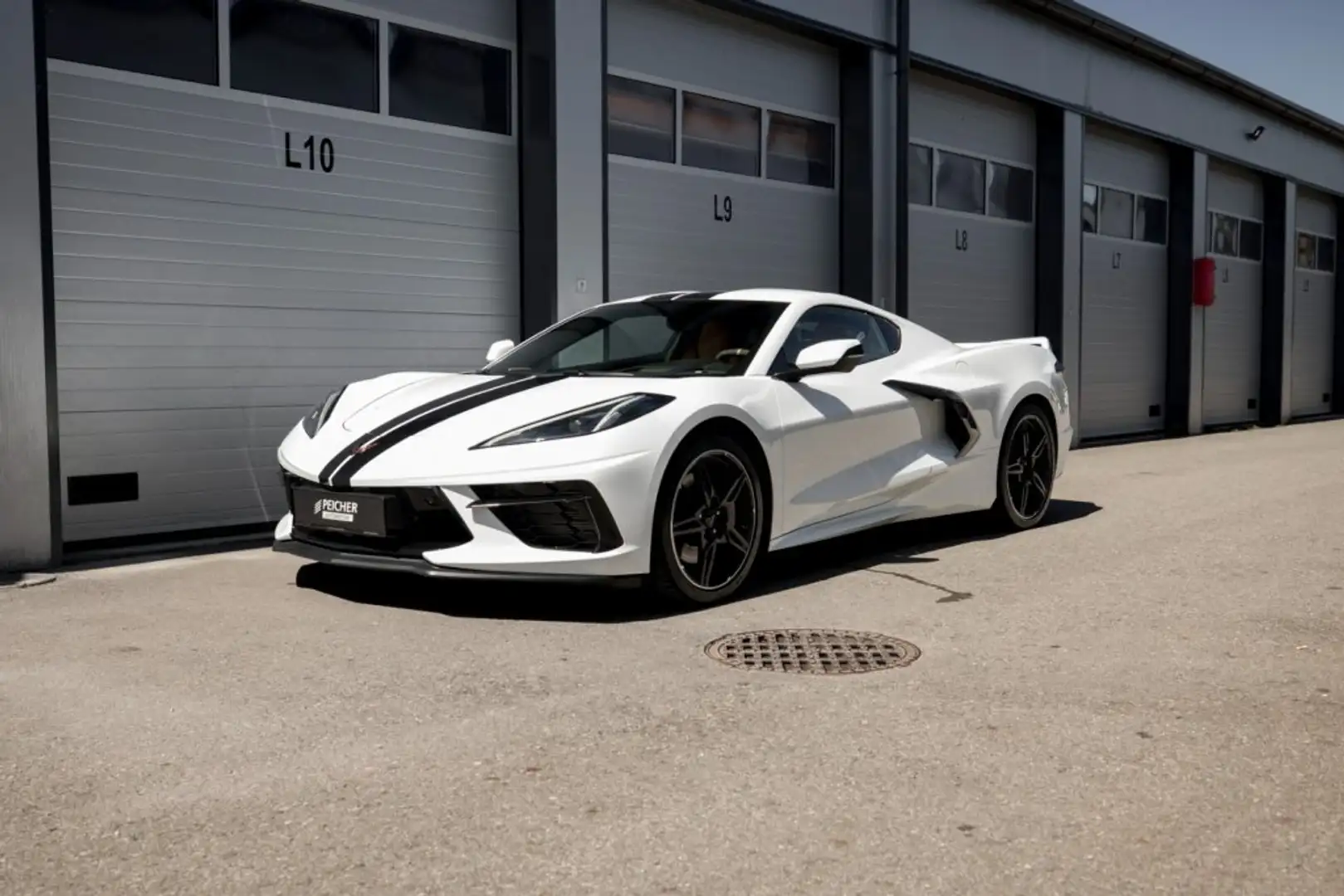 Chevrolet Corvette C8 Stingray Coupe 6,2 L V8 AT RWD Weiß - 1