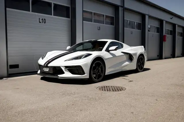 Chevrolet Corvette view 3