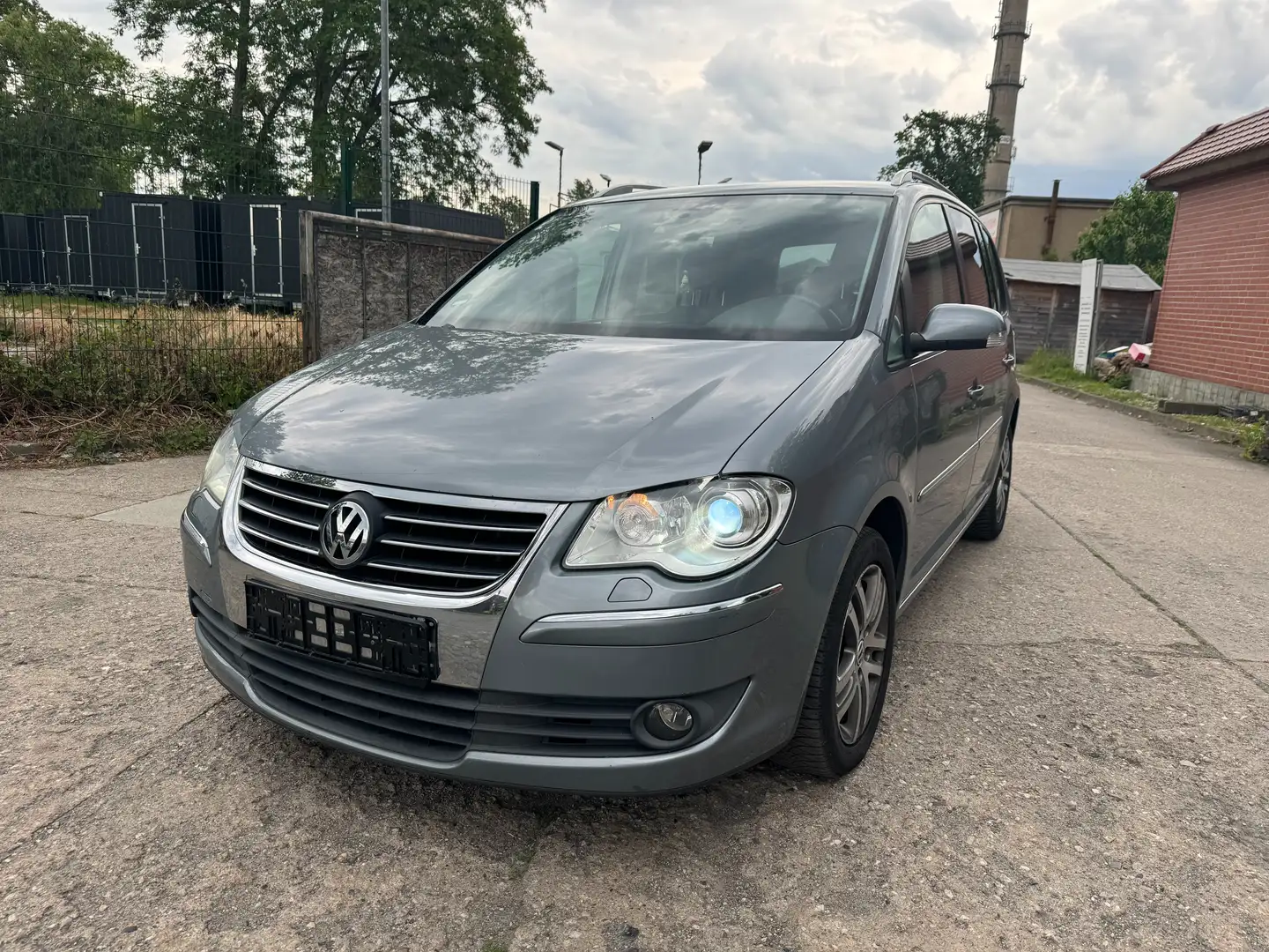 Volkswagen Touran 1.4 TSI Grau - 1