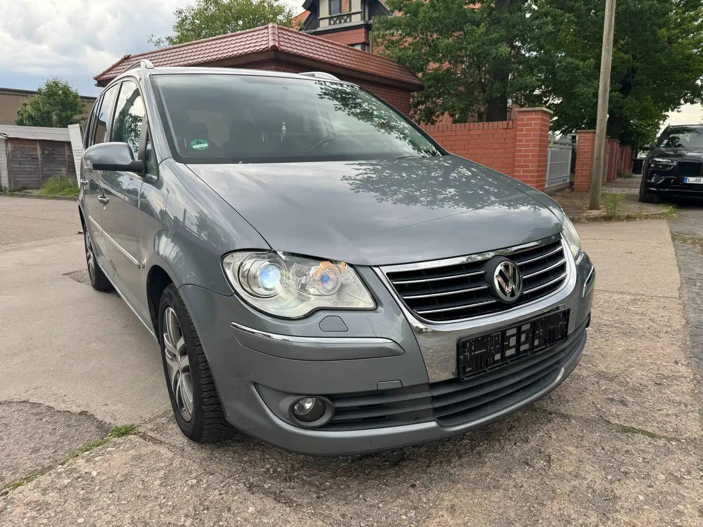 Volkswagen Touran 1.4 TSI Grau - 2