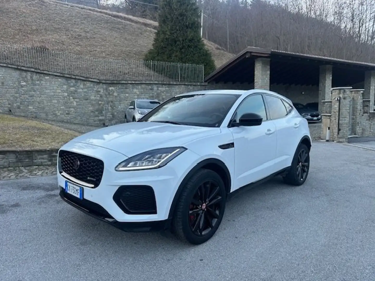 Jaguar E-Pace 2.0d  mhev R-Dynamic Black edition awd 163cv auto Blanc - 1