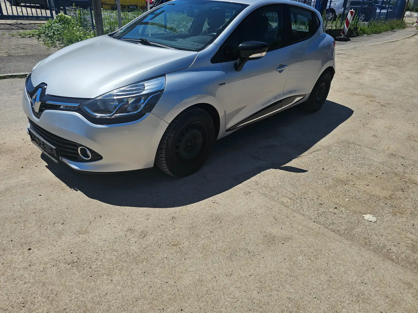 Renault Clio Limited Silber - 1