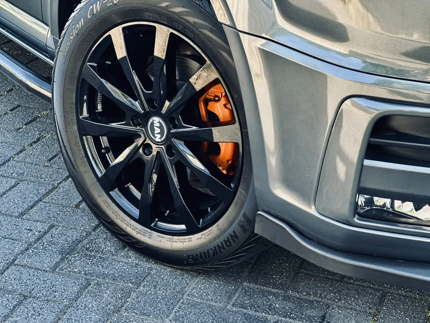 MAN TGE 3.180 | L3H3 | Automaat | BPM vrij | Black Edition Grey - 2
