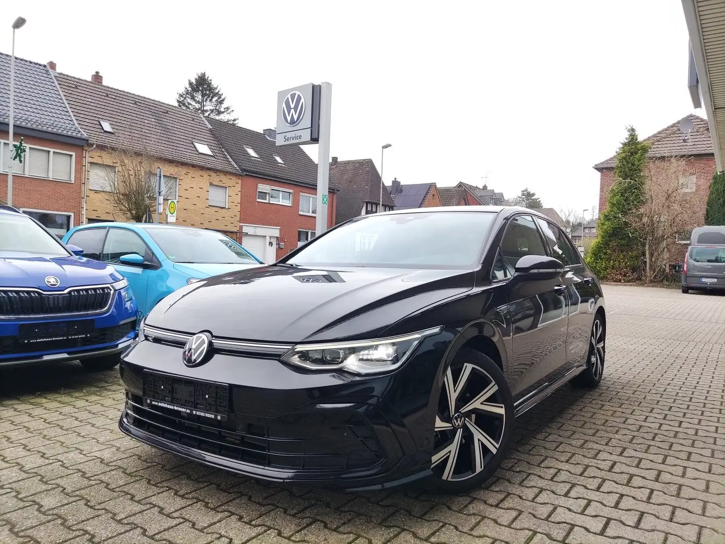 Volkswagen Golf VIII R-Line eTSI,PANO,KAM,NAV,WR Zwart - 1