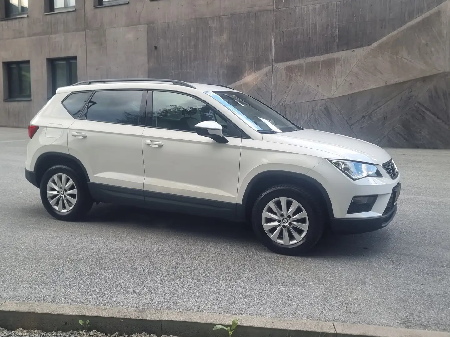 SEAT Ateca Reference 1.0TSI //ALU//PARKS//SHZ// Weiß - 1