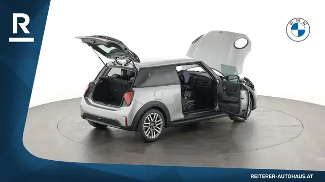 Mini Hatch view 12