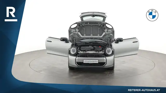 Mini Hatch view 8