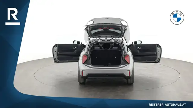 Mini Hatch view 11
