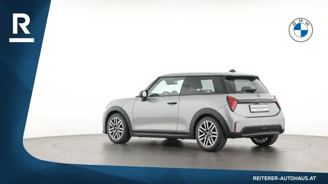 Mini Hatch view 4