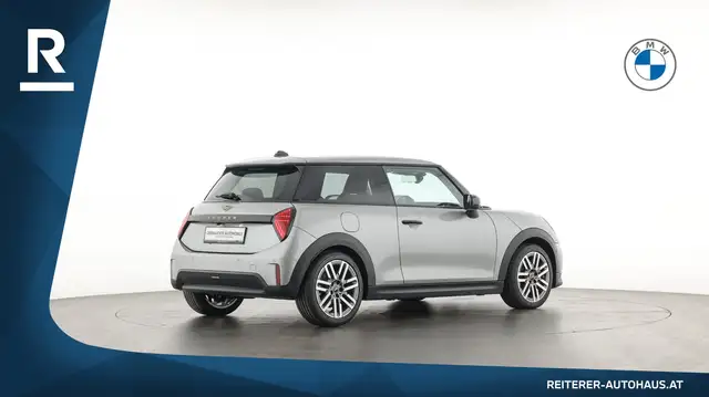 Mini Hatch view 6