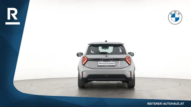 Mini Hatch view 5