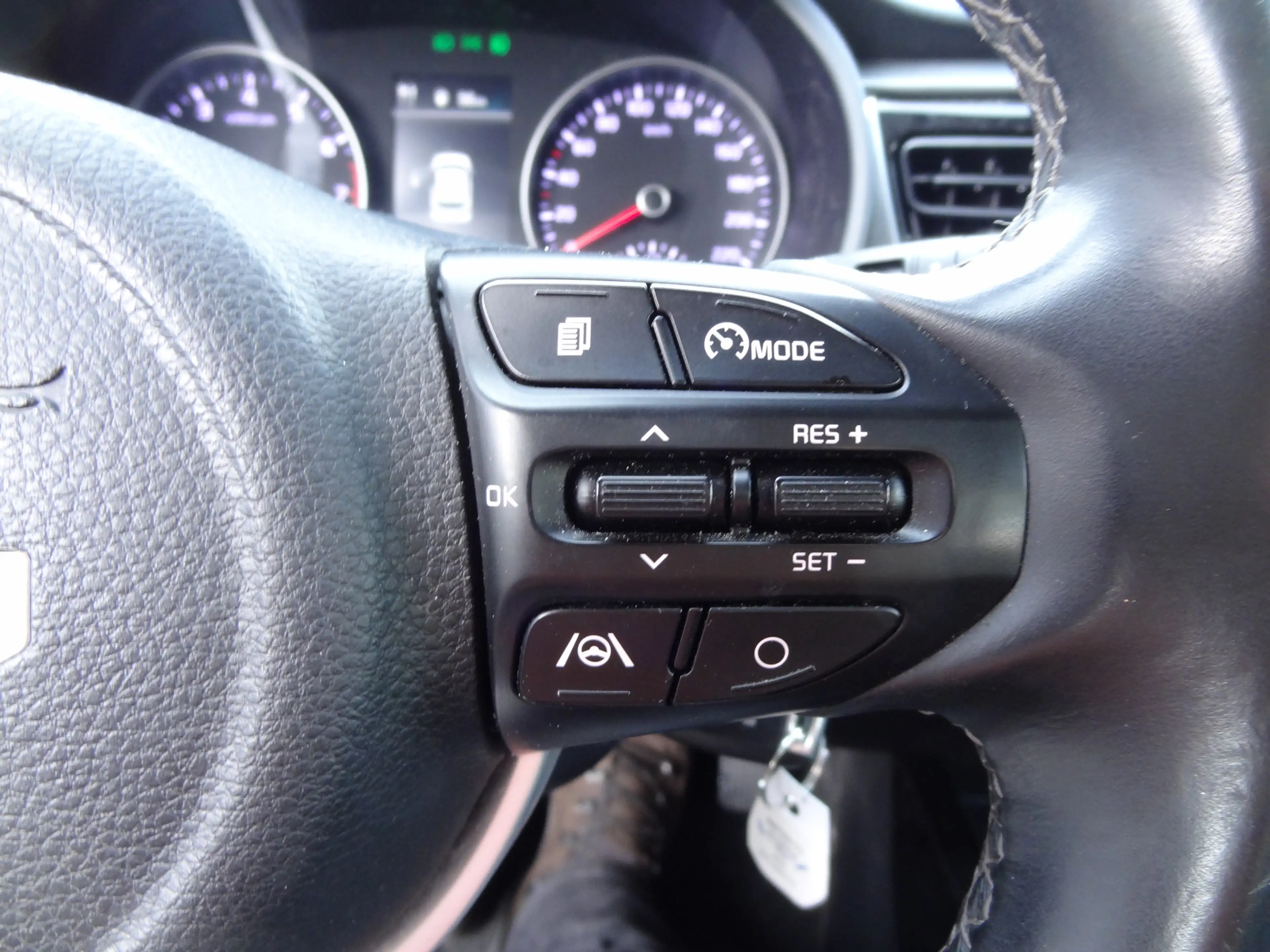 Kia Rio 1.0 T-GDi MHEV DynamicLine — photo 11