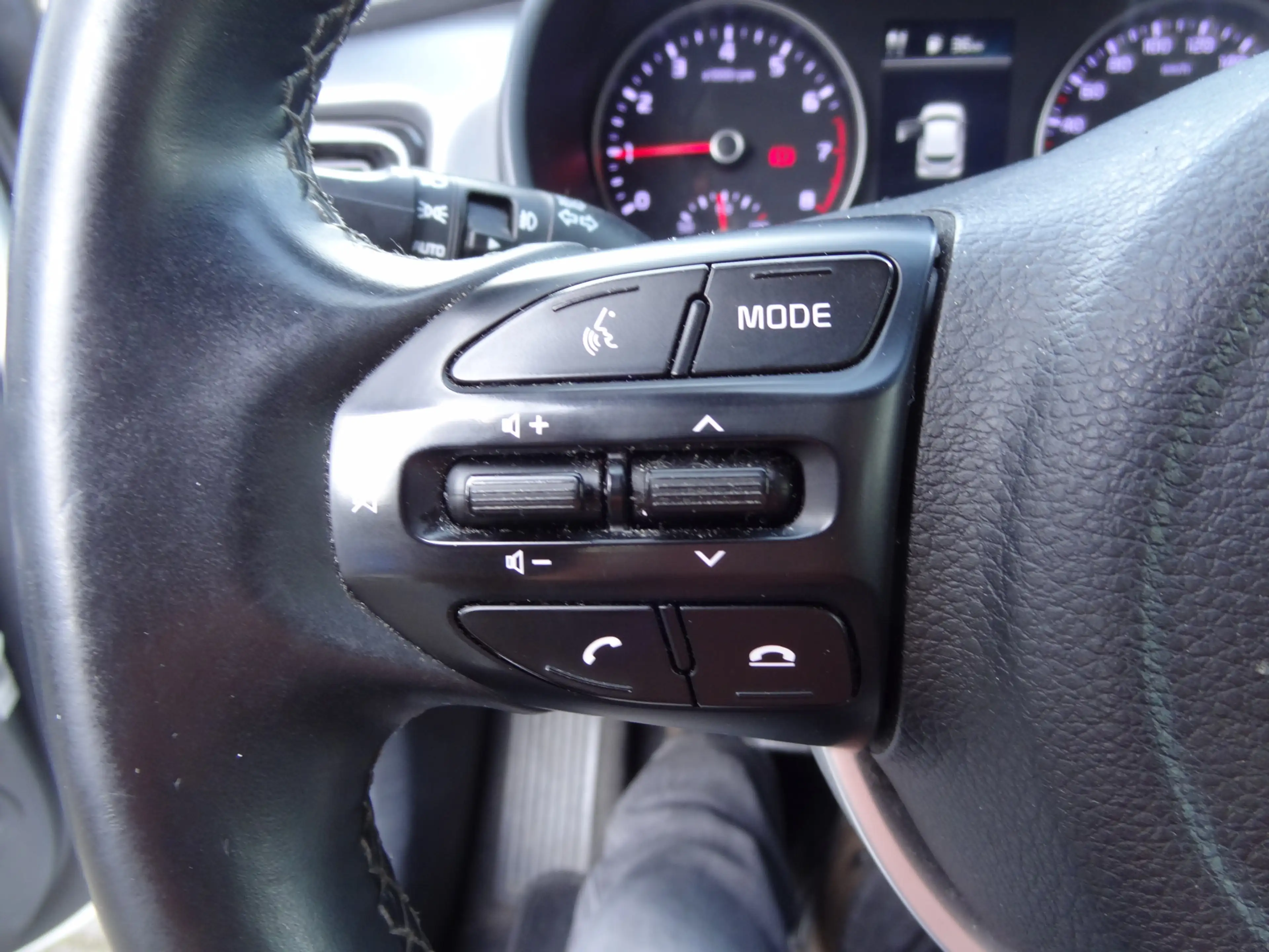 Kia Rio 1.0 T-GDi MHEV DynamicLine — photo 12