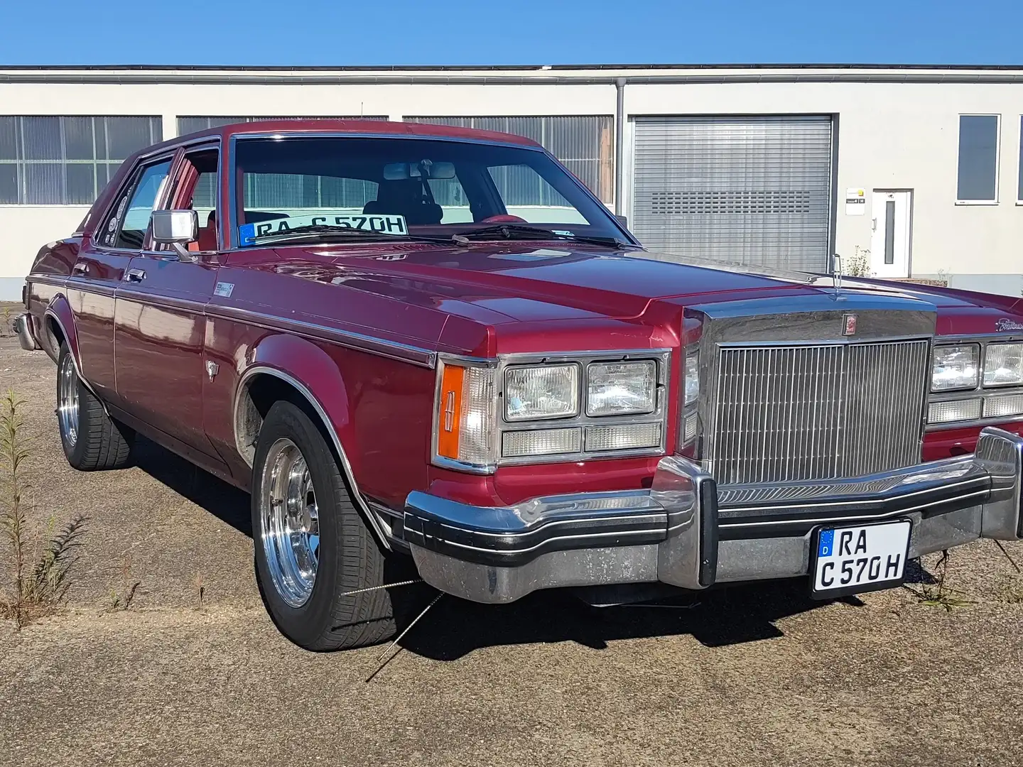 Lincoln Versailles Червоний - 1