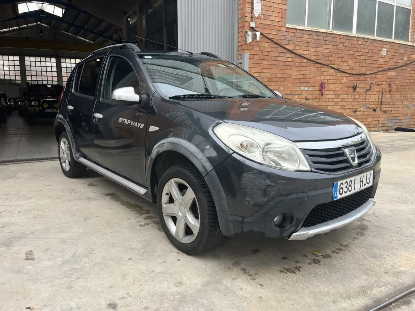 Dacia Sandero 1.6 Stepway Gris - 1