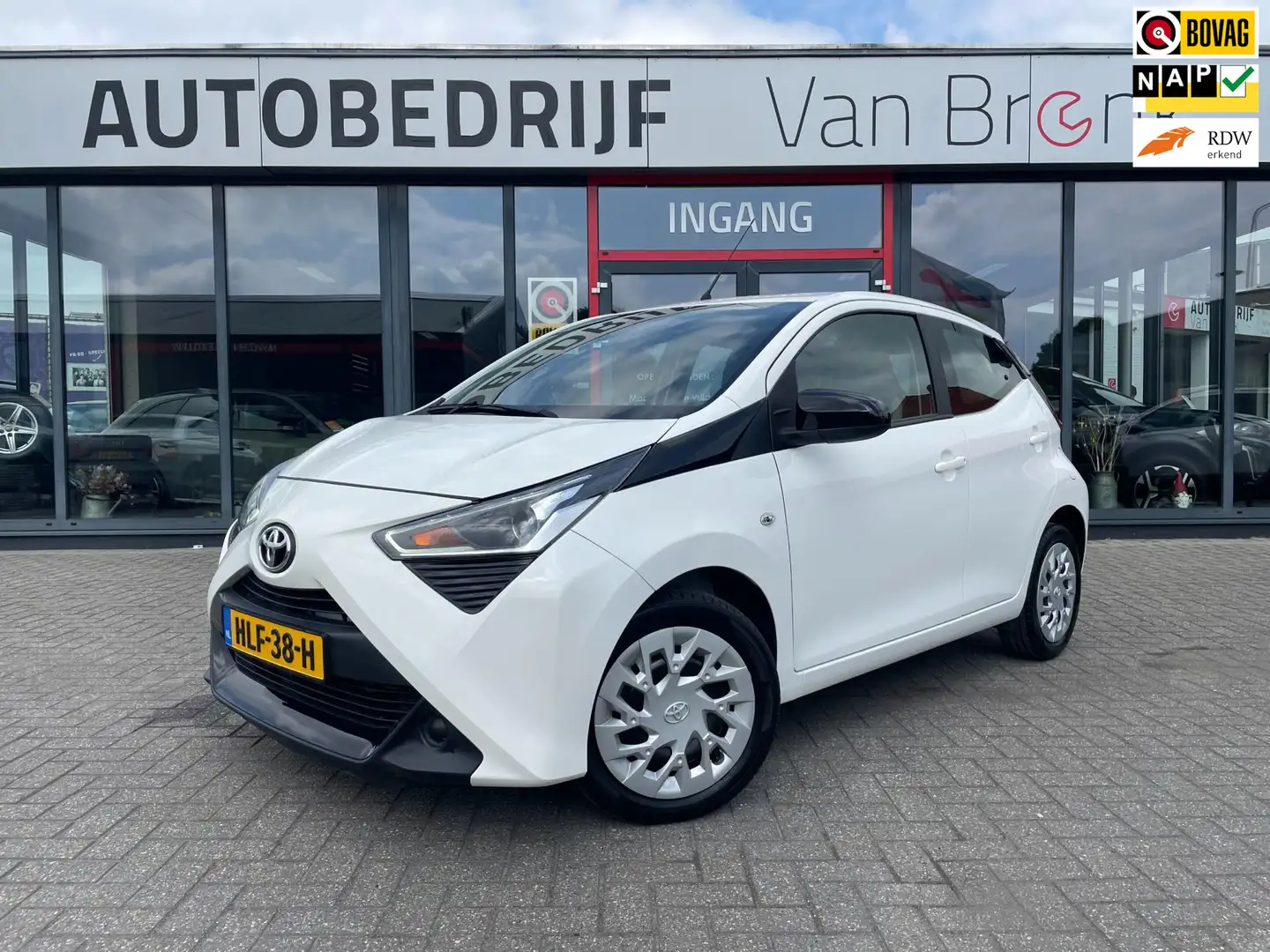 Toyota Aygo 1.0 VVT-i x-play | Camera | PDC |Eerste eigenaar | White - 1