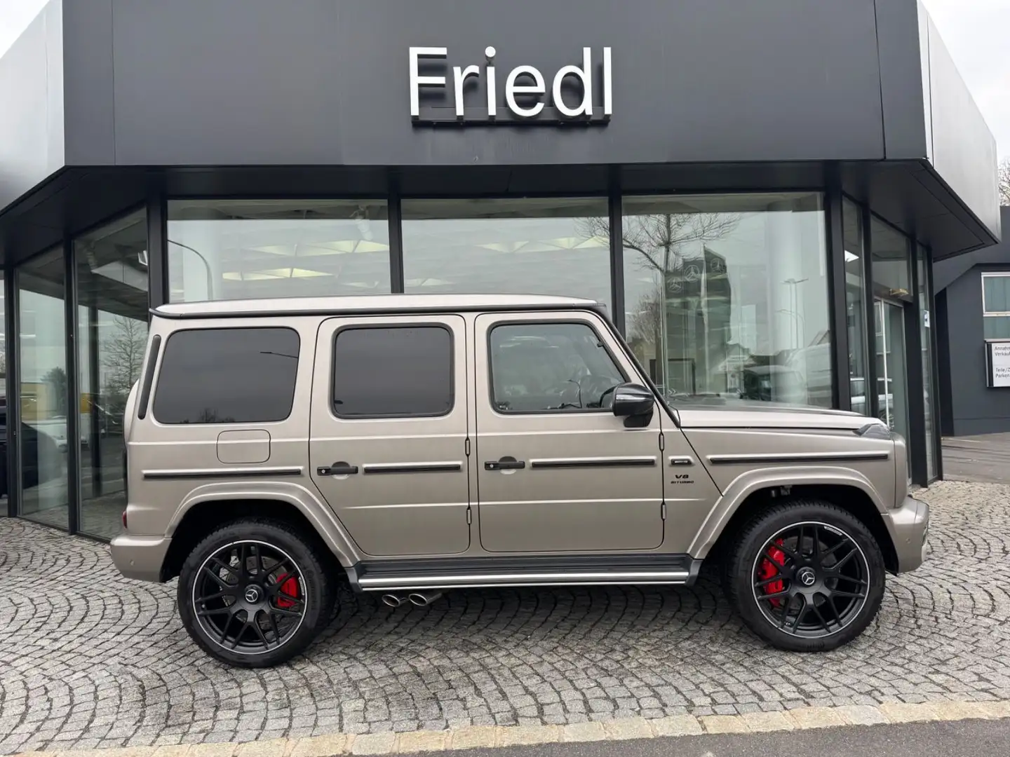 Mercedes-Benz G 63 AMG Voll,, NIGHT, Stdhzg, AHK, TV, Drivers, Šedá - 2