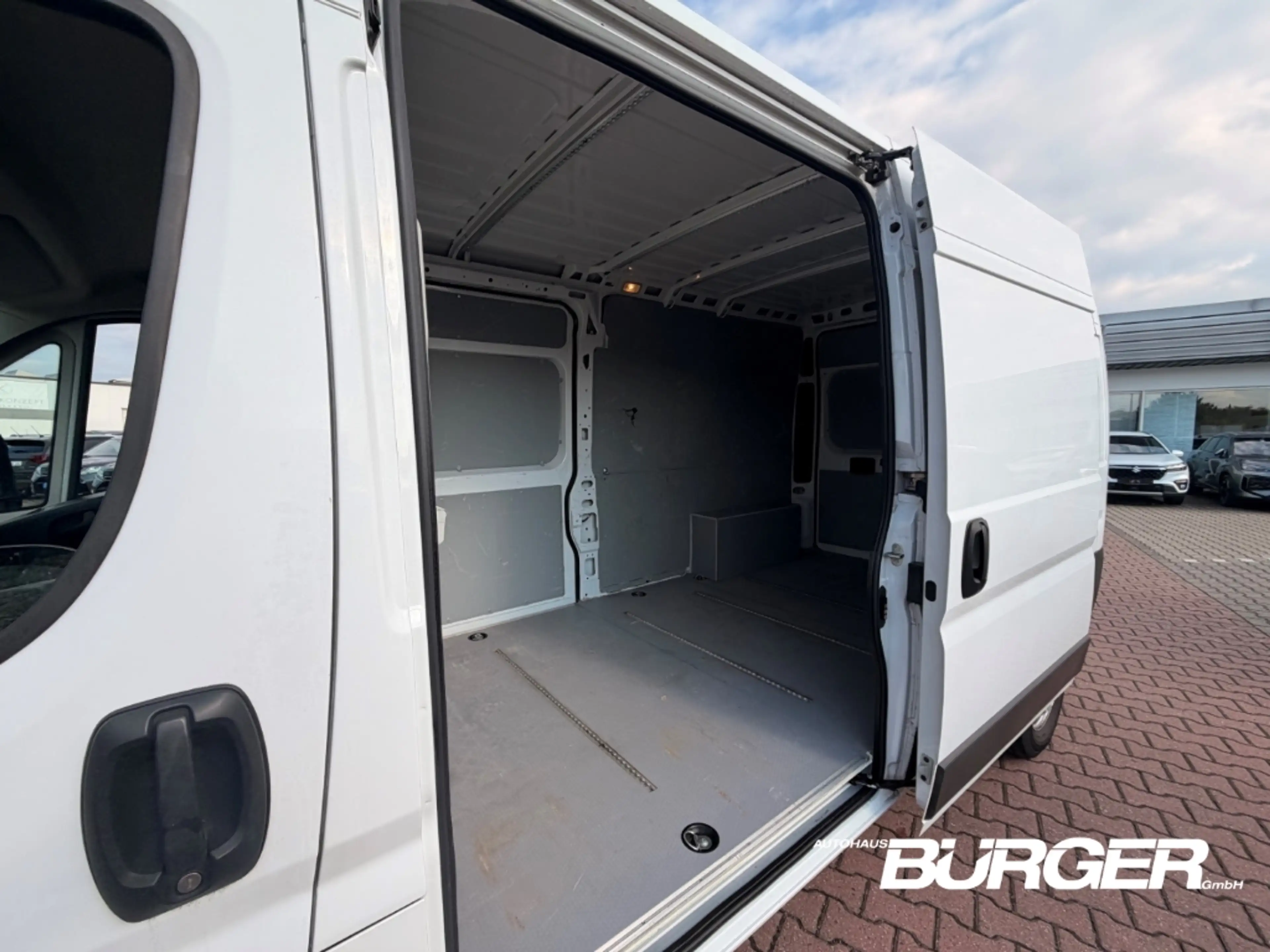 Citroen Jumper Grossraumkasten 33 L3H2 Club Hecktür 270°Öffnung 2 — photo 10