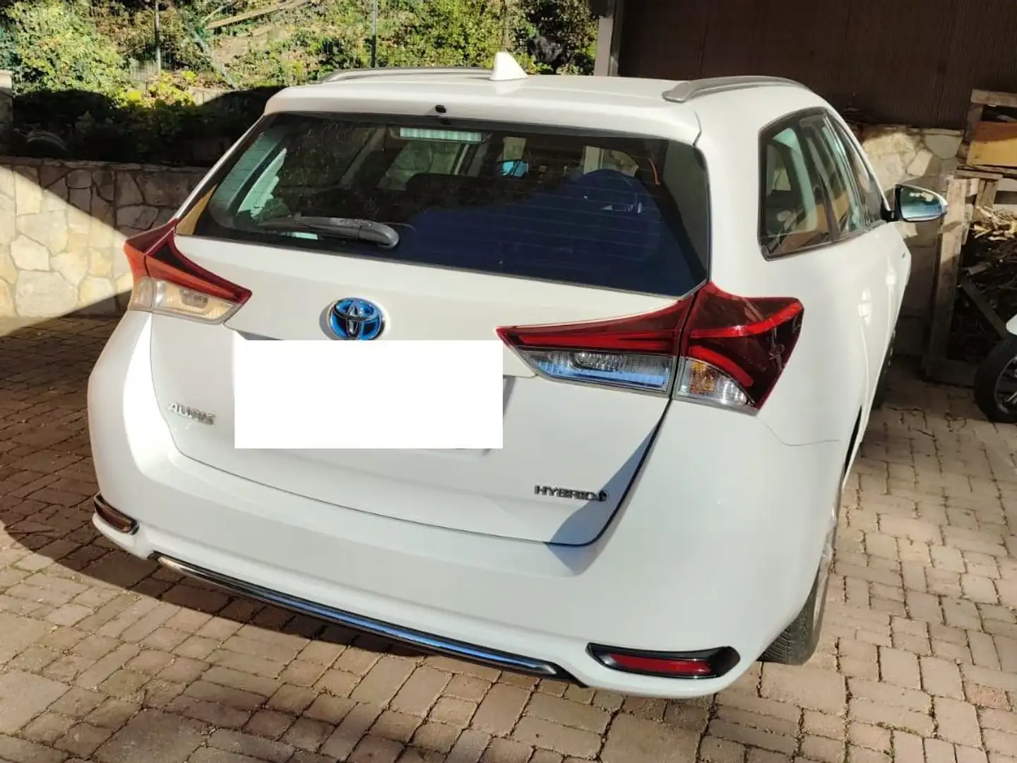 Toyota Auris Auris Touring Sports Touring  1.8 Active hibrid Bianco - 1