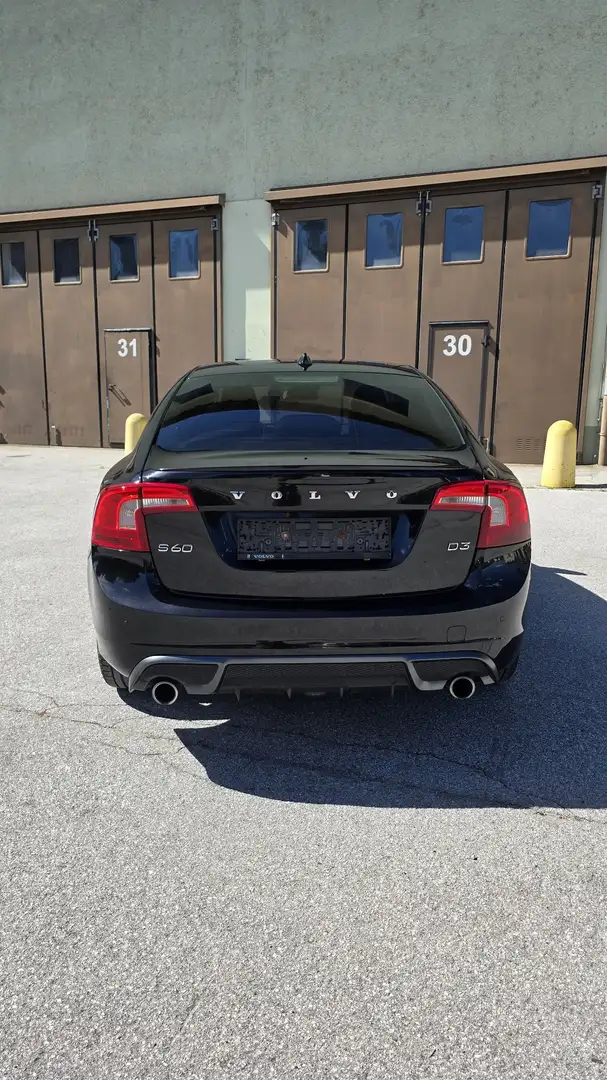 Volvo S60 D4 R-Design - 2