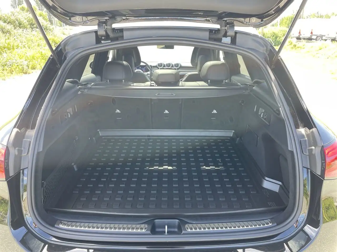 Mercedes-Benz GLC снимка Mercedes-Benz GLC
