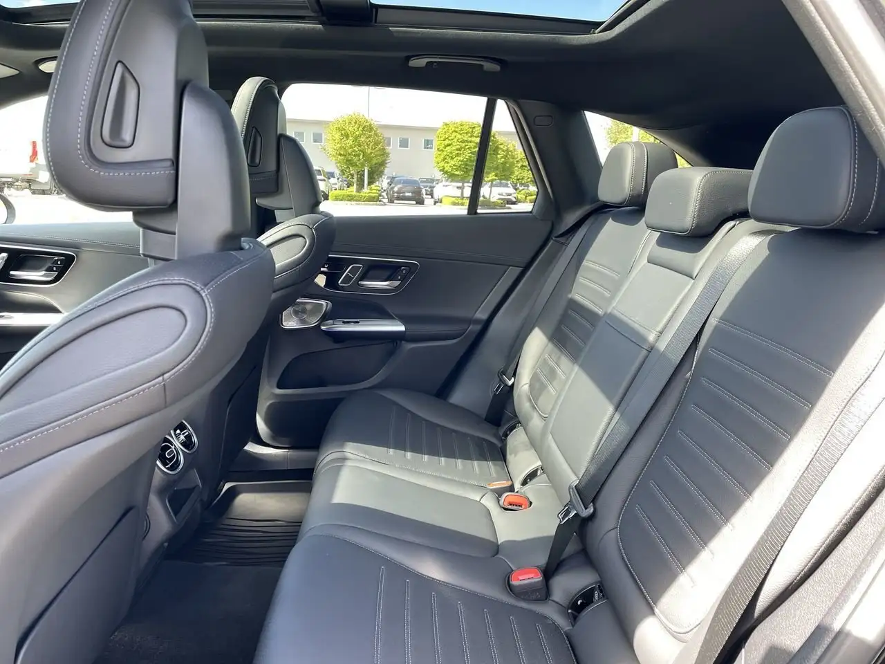 Mercedes-Benz GLC снимка Mercedes-Benz GLC