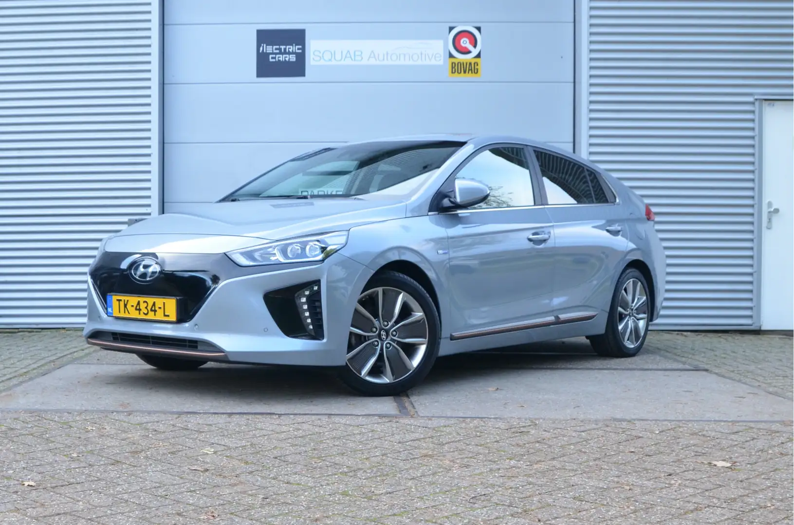 Hyundai IONIQ Premium EV Pano, Apple Carplay/Android Auto Grijs - 1