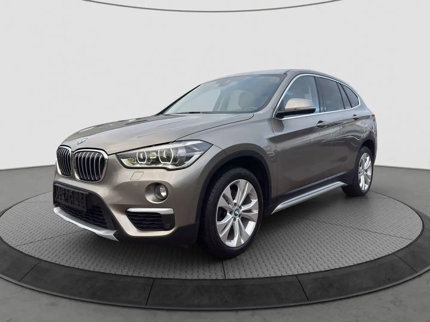 BMW X1 x1 xDrive 25 i xLine Leder*HuD*Pano*HarmanKardon Argent - 1