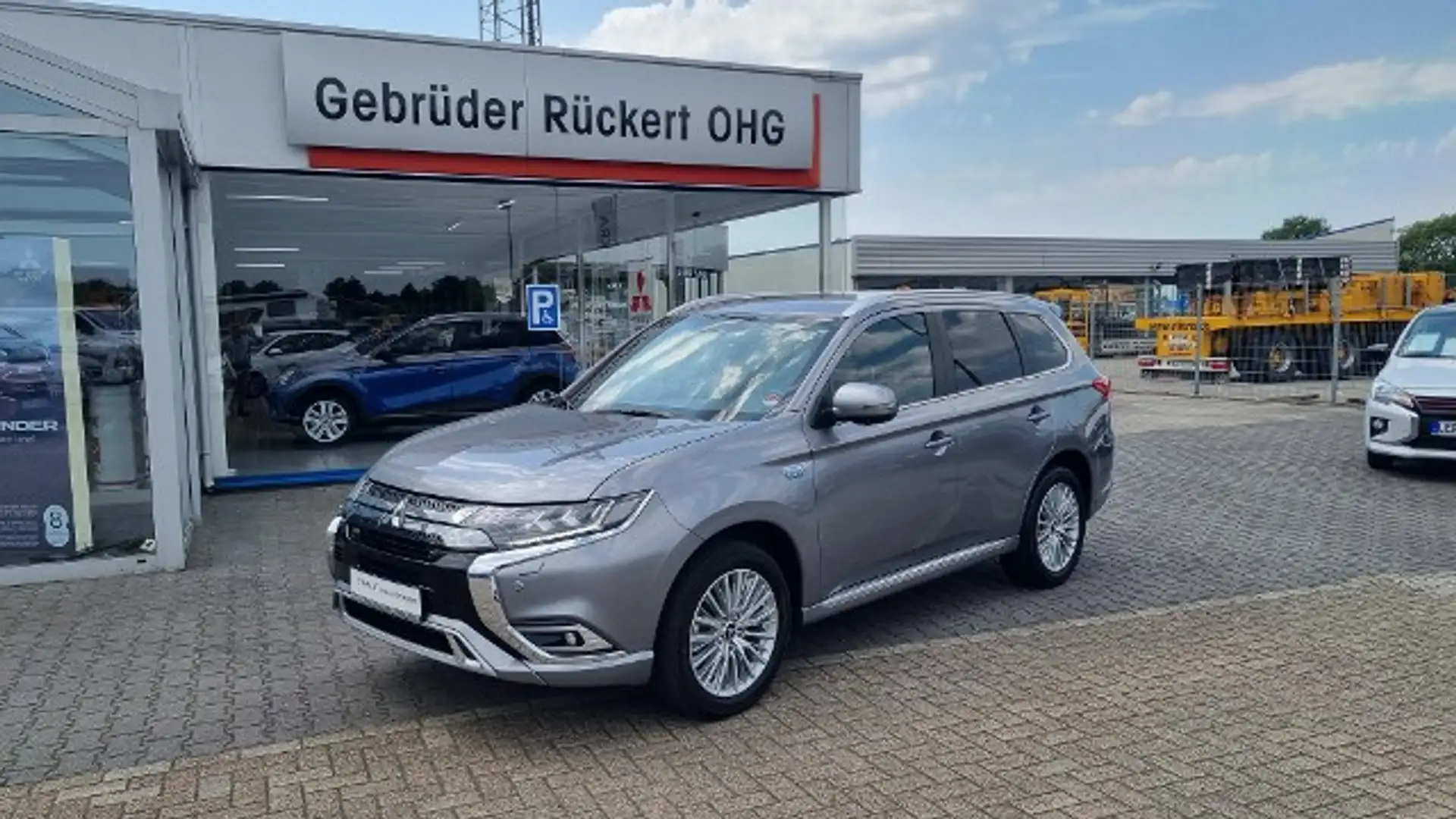 Mitsubishi Outlander Outlander Plug-in Hybrid Intro-Paket 4WD AHK Grau - 1
