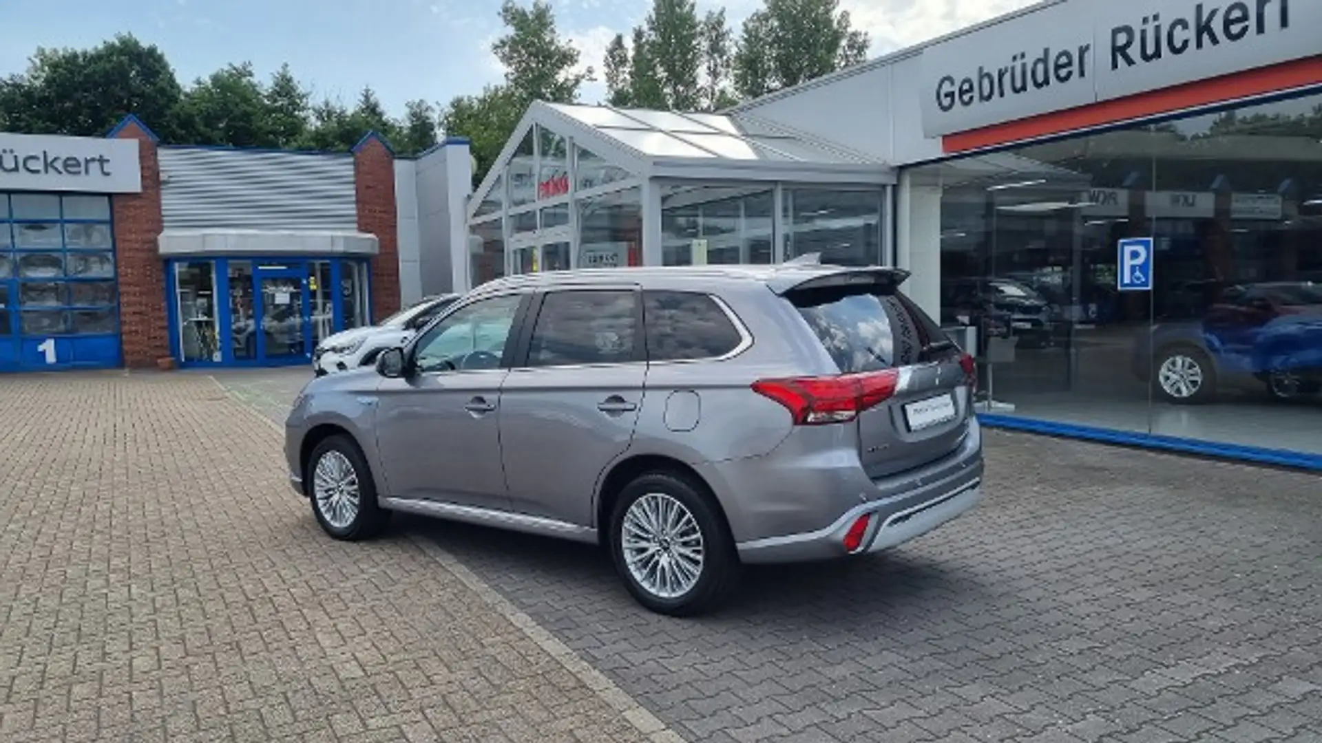 Mitsubishi Outlander Outlander Plug-in Hybrid Intro-Paket 4WD AHK Grau - 2