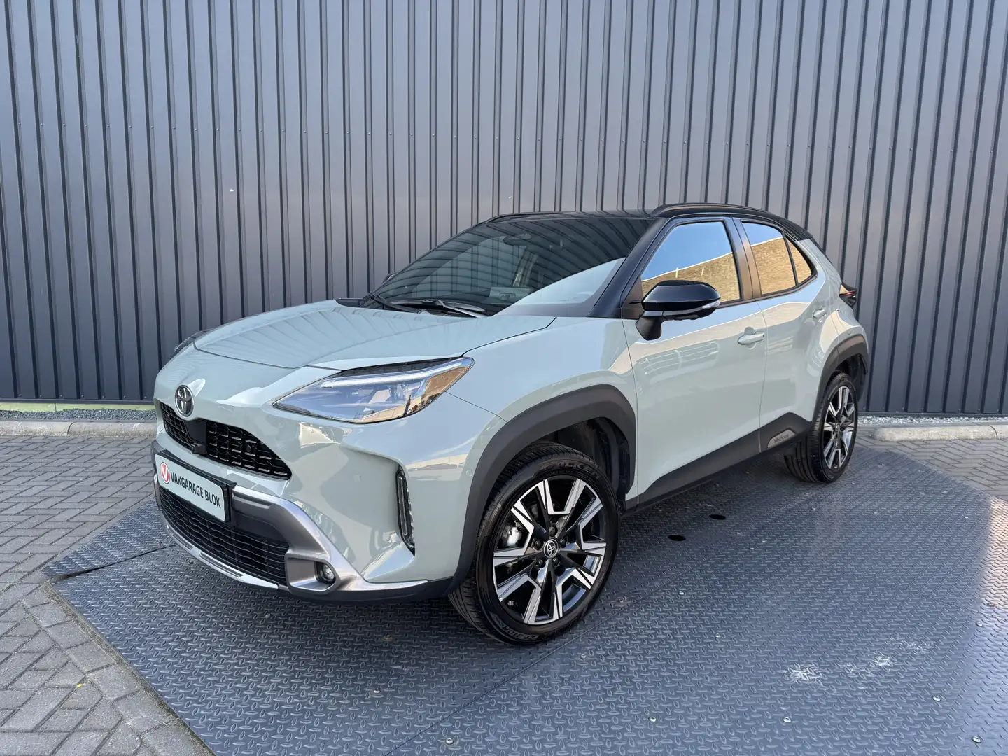 Toyota Yaris Cross 1.5 Hybrid 130 Launch Edition AWD | Pano dak | JBL Groen - 2
