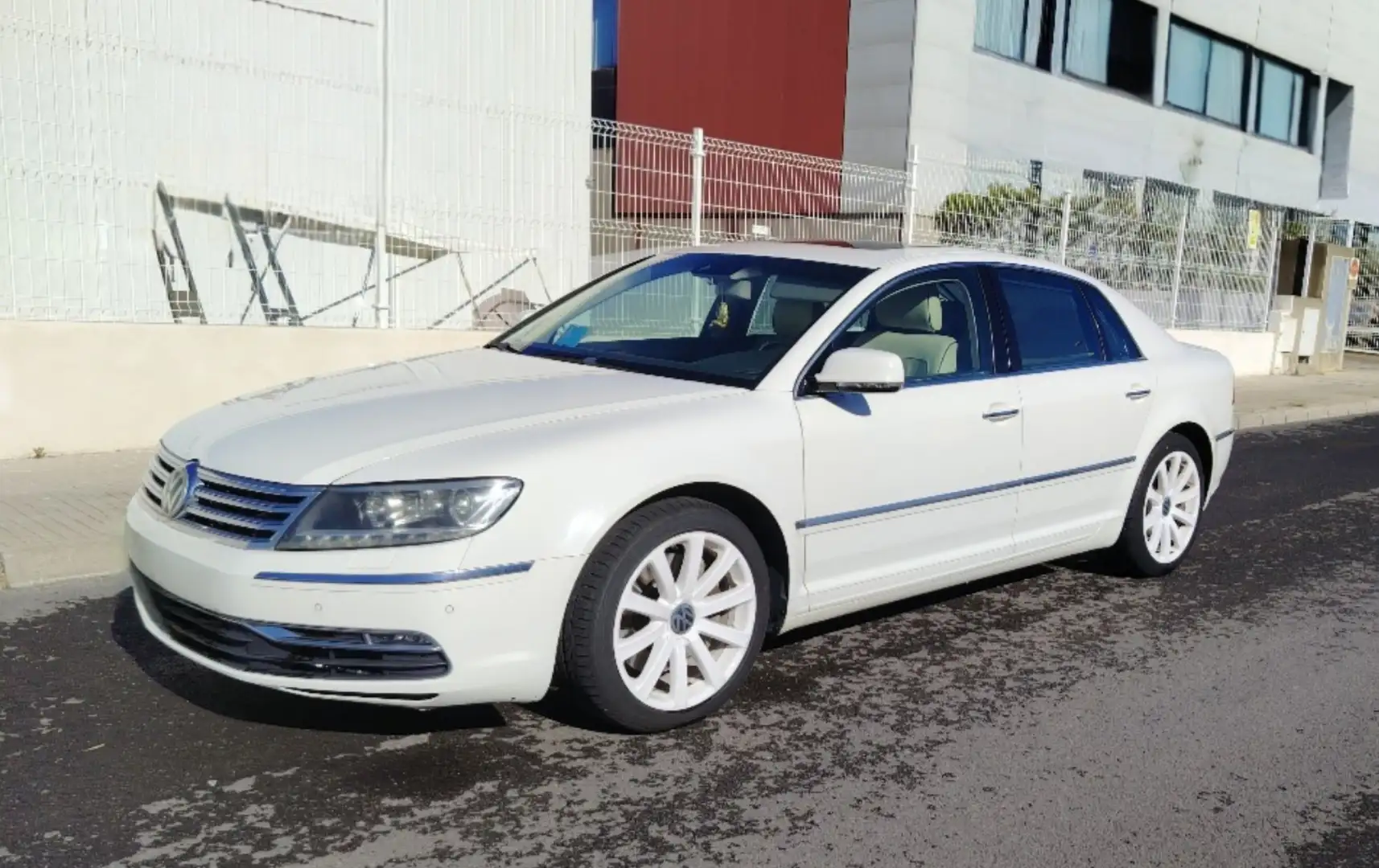Volkswagen Phaeton Phaeton 3.6 V6 4Motion DSG Wit - 2