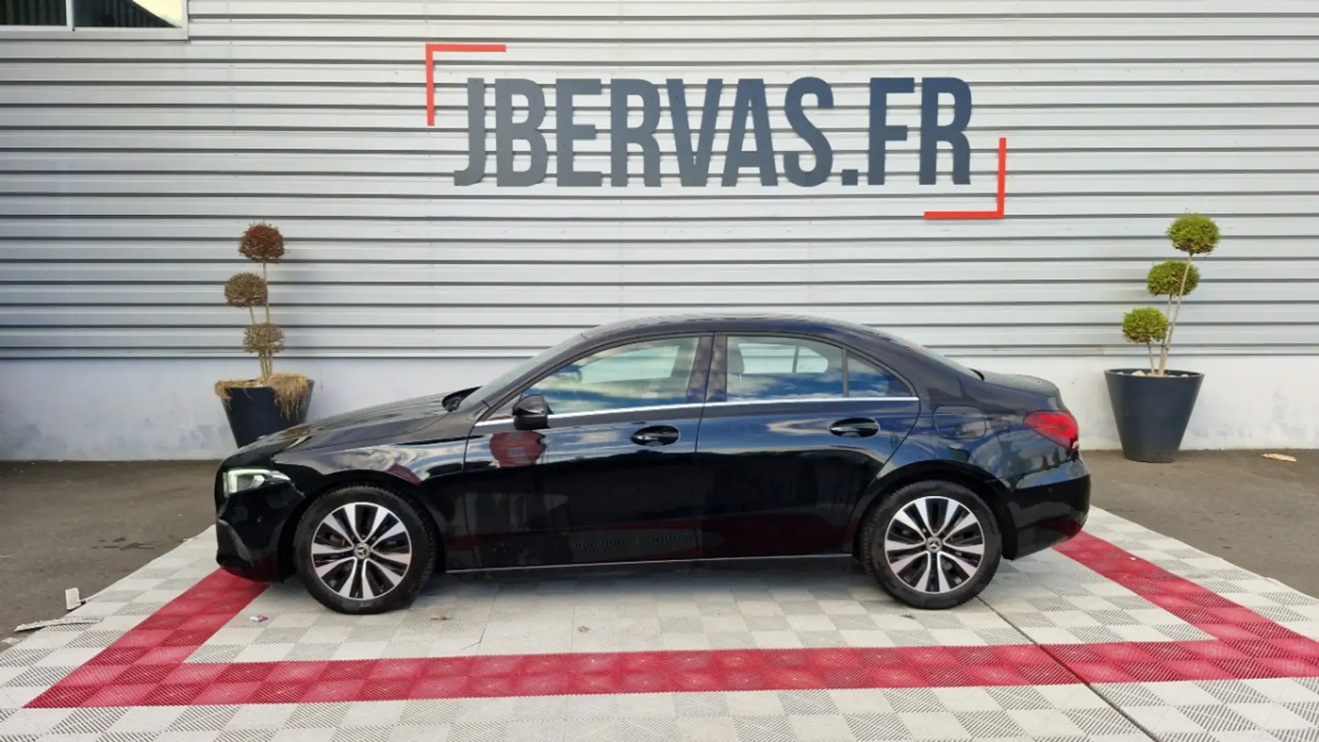 Mercedes-Benz A 180 Berline 180 D 8G-DCT STYLE LINE Noir - 1