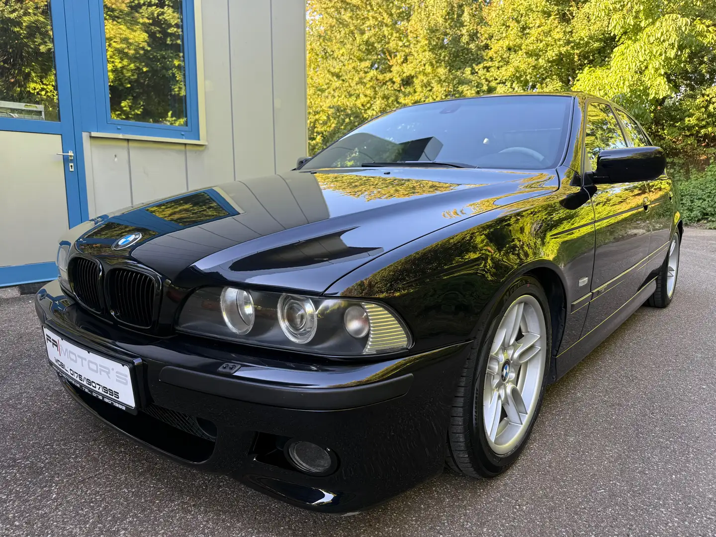 BMW 540 BMW 540i Aut. M-Sportpaket*Xenon*Navi*Eisenmann Schwarz - 1