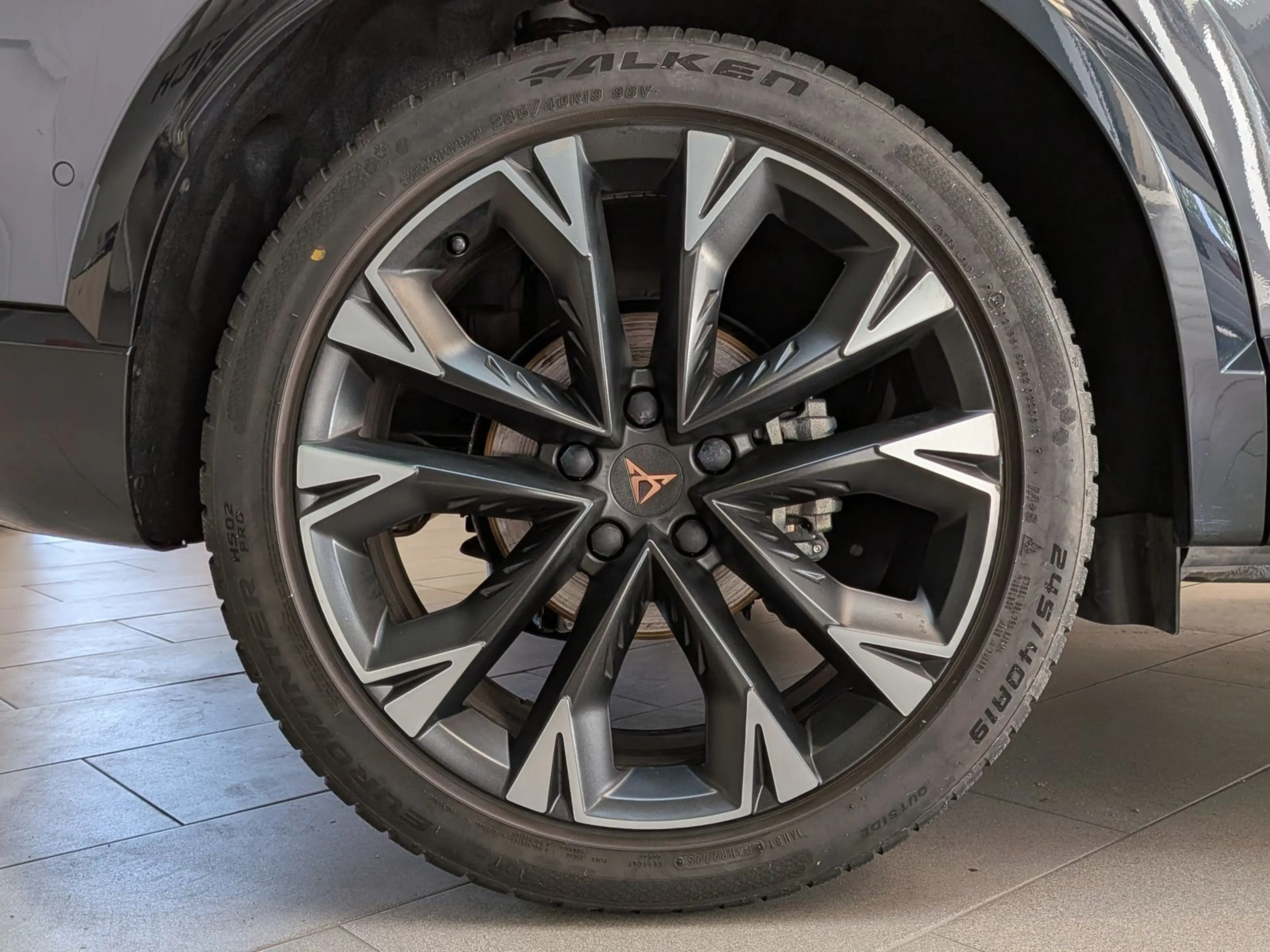 CUPRA Formentor 1.5 eTSI Pano Sennh DCC Matrix AHK 19" — photo 11