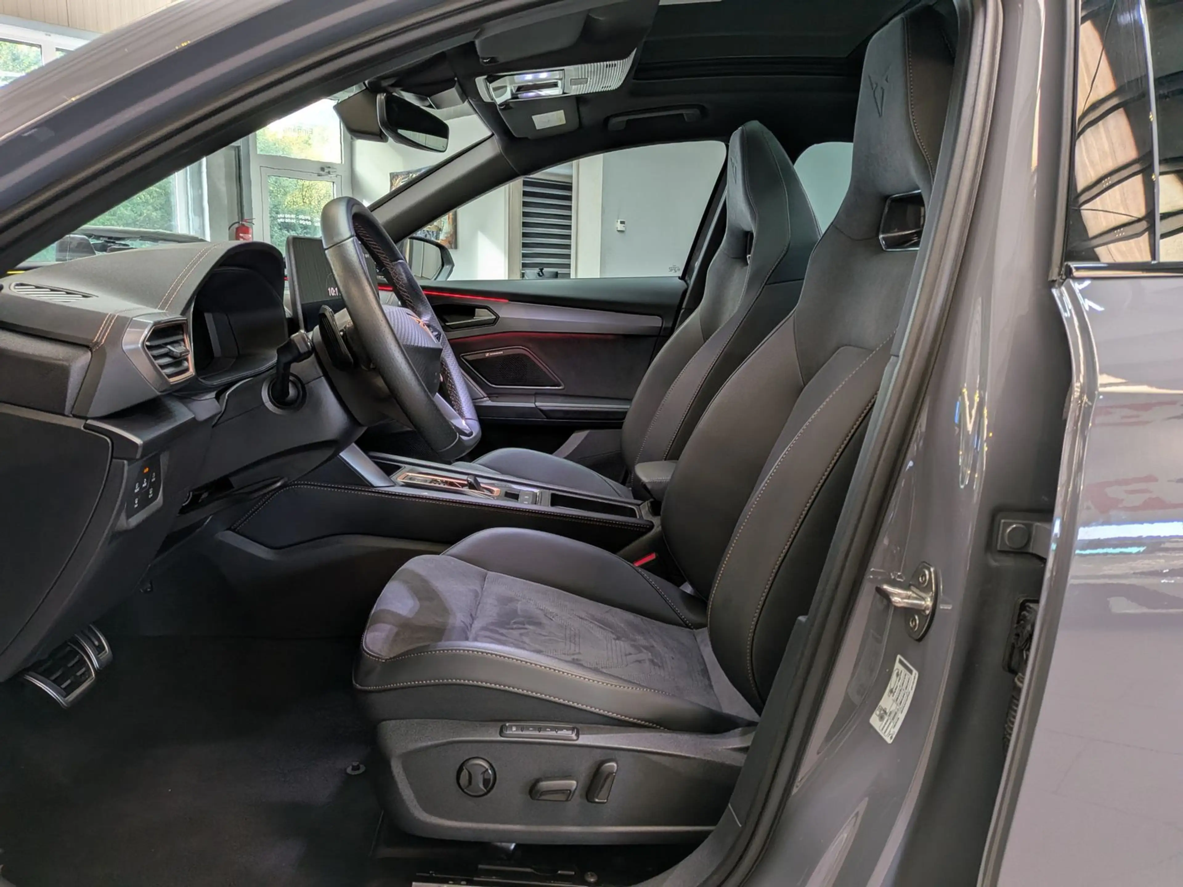 CUPRA Formentor 1.5 eTSI Pano Sennh DCC Matrix AHK 19" — photo 14