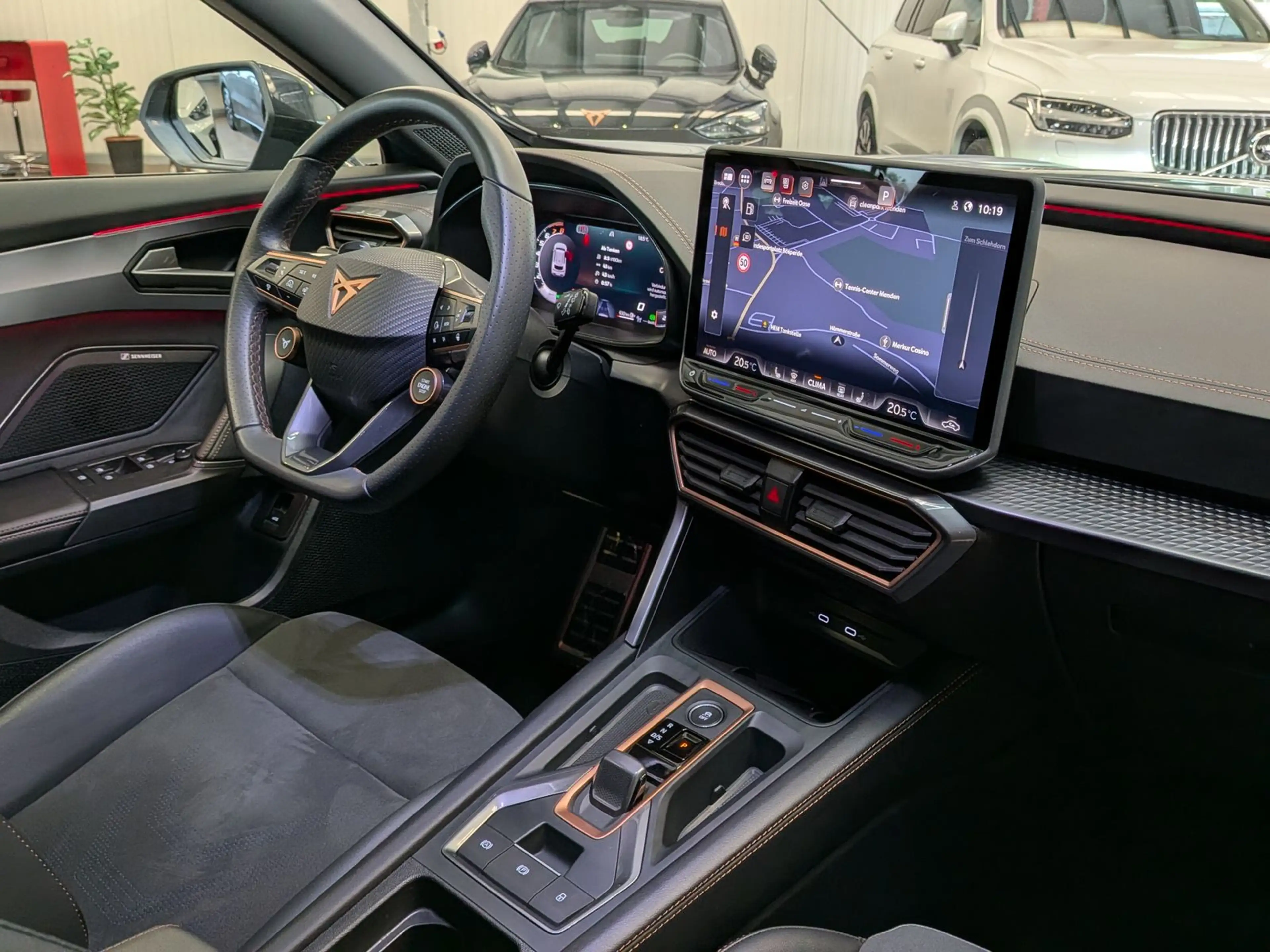 CUPRA Formentor 1.5 eTSI Pano Sennh DCC Matrix AHK 19" — photo 13