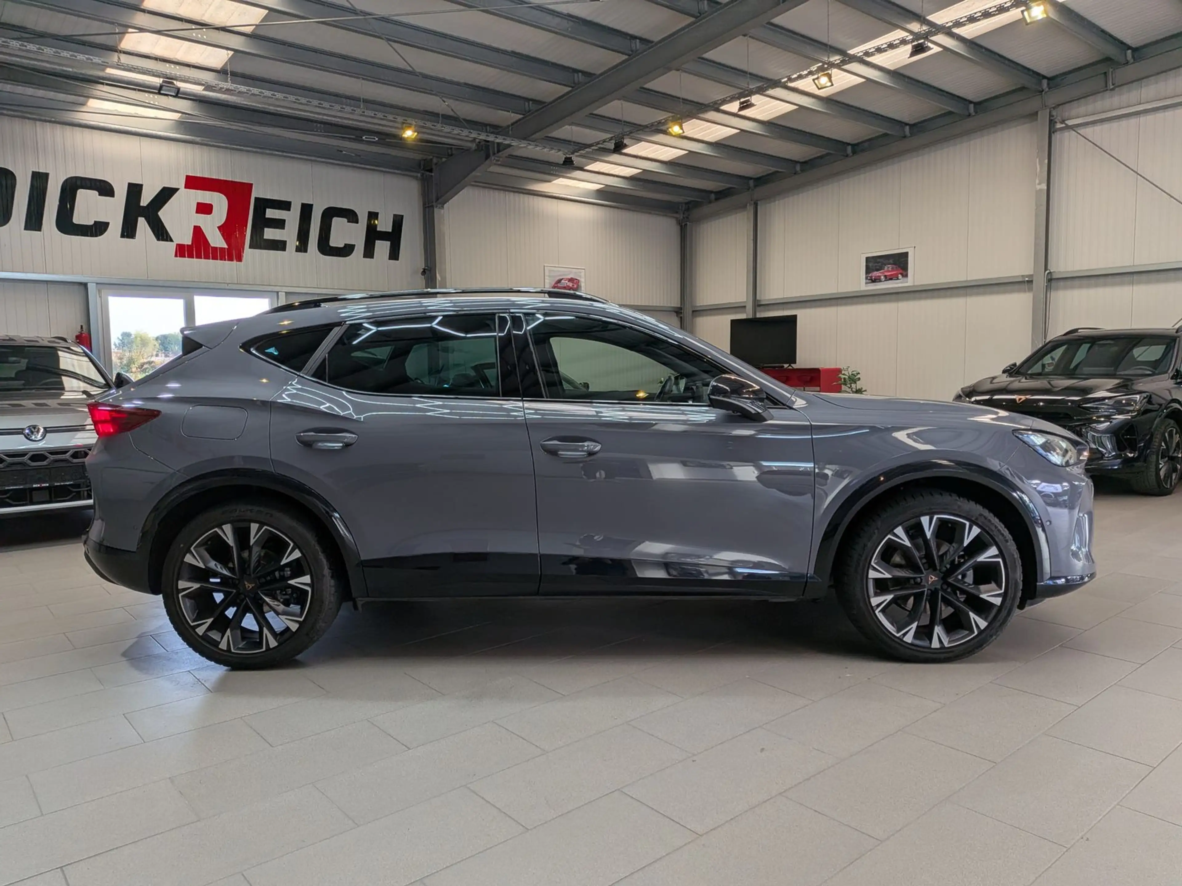 CUPRA Formentor 1.5 eTSI Pano Sennh DCC Matrix AHK 19" — photo 3